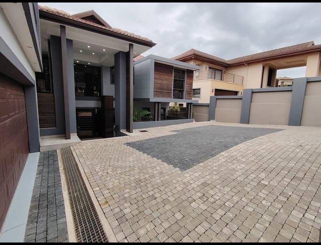 5 BEDROOM HOUSE FOR SALE IN IZINGA